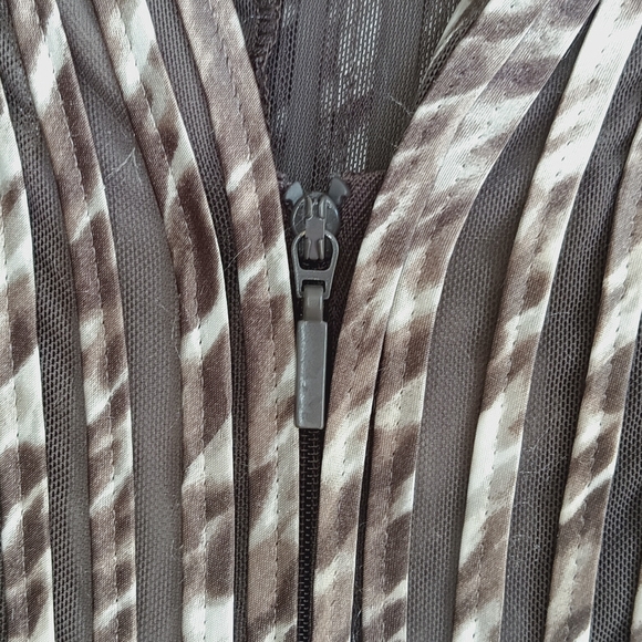 Chico's Julianne Jacket Zip Up Stretchy Boho Lightweight Sexy Shiny Mesh Animal - Picture 5 of 12